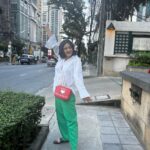 Neha Pendse Instagram – Throwback to last week 🌴
#bangkok #famjam #favpose #summervibes