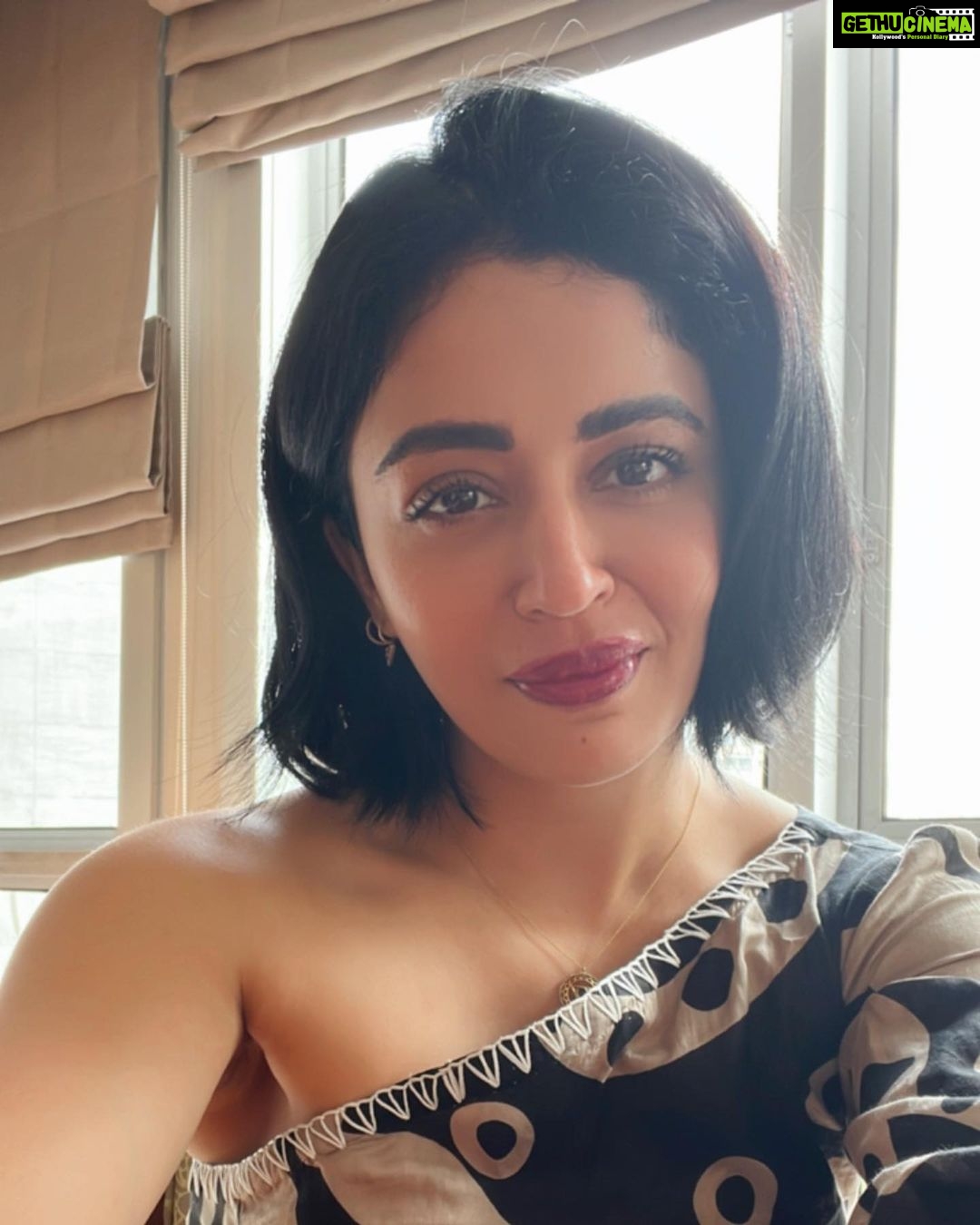 Neha Pendse Instagram - Of course some selfie love 🌻 Mayfair, Bangkok - Marriott Executive Apartments
