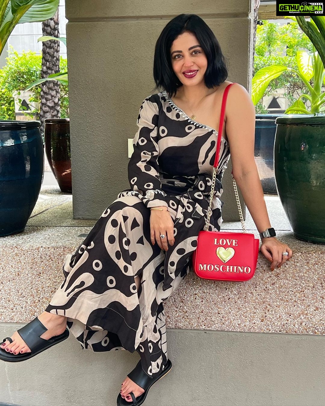 Neha Pendse Instagram - Spam alert.. mood zone; hum saath saath hai 🪷✨🪷✨🪷✨