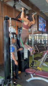 Neha Pendse Instagram - These days I workout at my own pace, I exercise not to look a certain way but to keep fit. Pushing my body to check what all it can do or handle doesn’t charm me anymore. More focused on techniques and making sure I don’t exhaust myself totally in any session. In between sets goofy behaviour is still my fav with @thunder_thigh_18