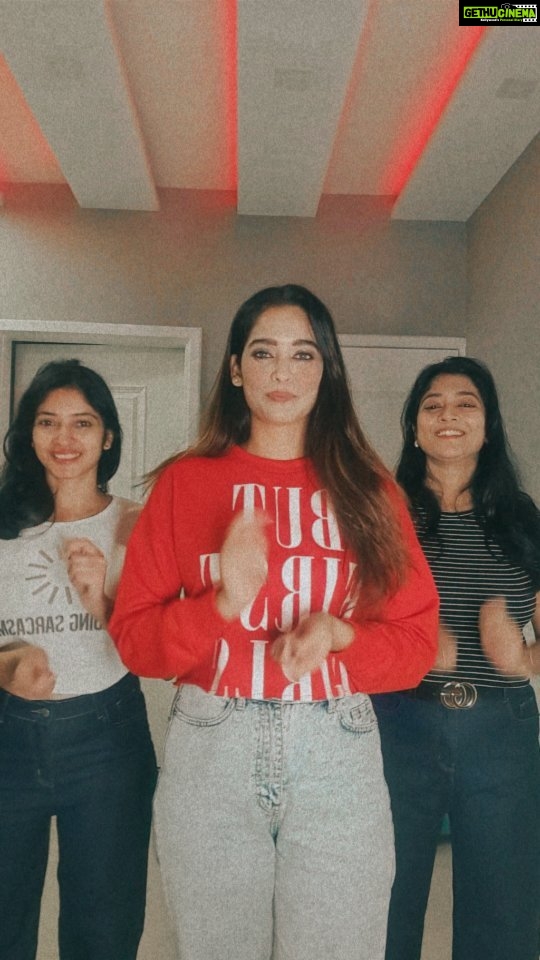 Neha Saxena Instagram - Merry Christmas 🎄🤶 . . . #wethree #christmas #instareels #saxenasisters #nehasaxena