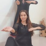 Neha Saxena Instagram - #nadiyonpaar @khyatinayal #dance #dancelover #kathakdance #kathak #nadiyonpaarchallenge Outfit- @zarkash_chikan