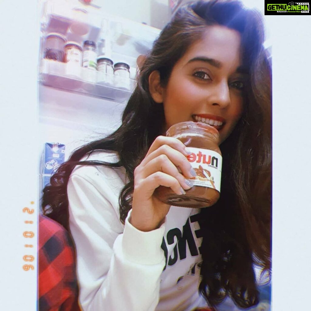 Neha Saxena Instagram - Spread love as thick as you spread Nutella🌰🤤