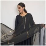 Neha Saxena Instagram - 💫 . . . @empresspitaraclothing