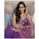 Neha Saxena Instagram - 💜 . . Saree- @muksweta