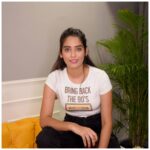 Neha Saxena Instagram - I'll take a one way ticket back to the 90's please// 𝐛𝐫𝐢𝐧𝐠 𝐛𝐚𝐜𝐤 90'𝐬 >> these tees with some amazing qoutes on @ewayoung