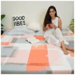 Neha Saxena Instagram – Sometimes all you need is to feel soft linen touch on your skin! I absolutely love, love, love @linenlaneindia bedding and their perfect combination of colors to enhance your space..🌸

#linen #bedding #sleeplikeababy