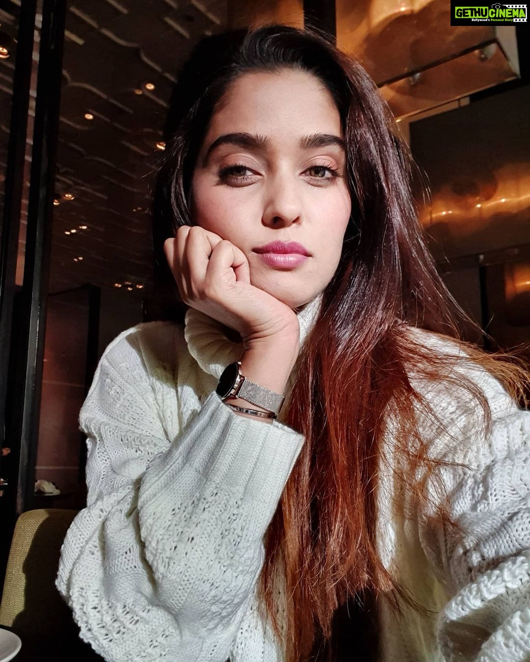 Neha Saxena Instagram - Hope u all are staying indoors n safe🤎