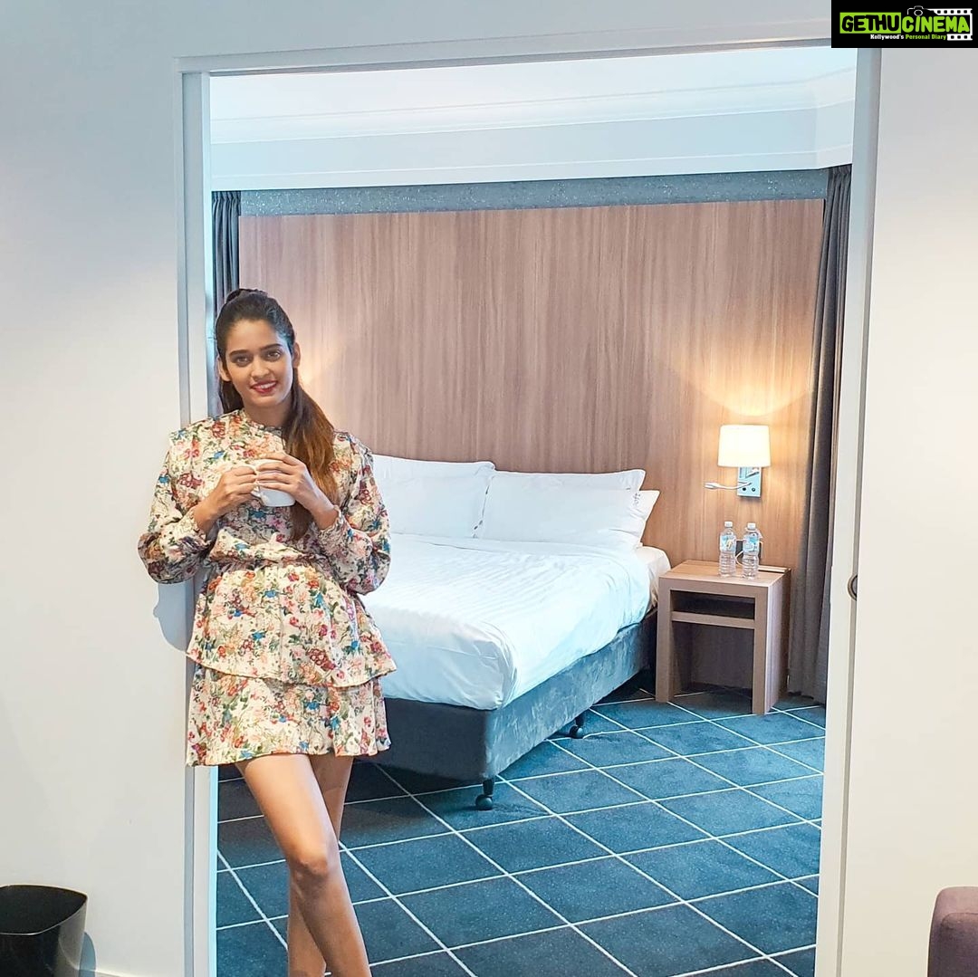 Neha Saxena Instagram - Home away from away 😍 @holidayinn @holidayinndarlingharboursydney Holiday Inn Darling Harbour