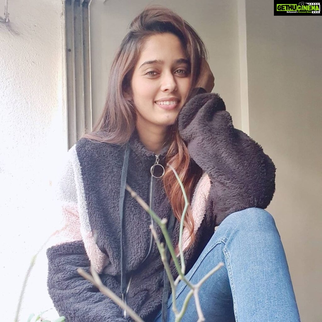 Neha Saxena Instagram - Life is a collection of moments and good clothes😘 . . . . Use code 1500saxena, valid from Jan 1st, 2020 to Mar 31st, 2020. enjoy extra 10% off when the order over 1500 INR. Long coat- http://bit.ly/36BQ5b5 Search id- 914418 White sweater- http://bit.ly/2T7RYZ4 Search id- 869779 Black jacket- http://bit.ly/2R4Z5z4 Search id- 845003 @sheinofficial @shein_in
