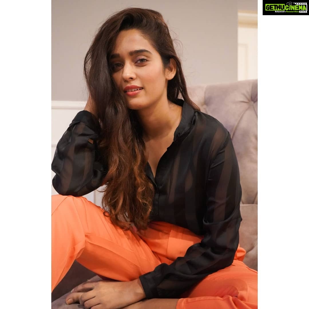 Neha Saxena Instagram - Keep your wardrobe colorful 💚🧡🍂 . . Use coupon code saxenaq3, valid till December31st, 2019. enjoy extra 10% off Orange pants - Search ID 762973 http://shein.top/fpkwhe8 Brown pants- Search ID 768361 http://shein.top/x1yv8b4 Neon green tee- Search ID 756132 http://shein.top/xi9yk8c Black shirt- Search ID 845307 http://shein.top/h4qpkg8 Beige shirt- Search ID 812368 http://shein.top/y1scww5 @sheinofficial @shein_in