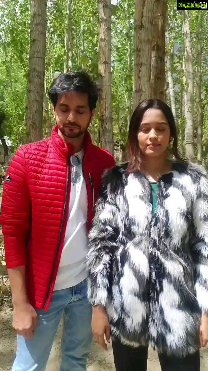 Neha Saxena Instagram - This is legit🙌🏻 we were stunned after doing this intuition test❤️ #unplanned @khyatinayal is the proof😬 Diksit,nubra Valley,ladakh