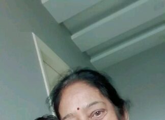 Neha Saxena Instagram - Its been a month and Nothing is same without you, Nothing will ever be💔 Miss u #maa