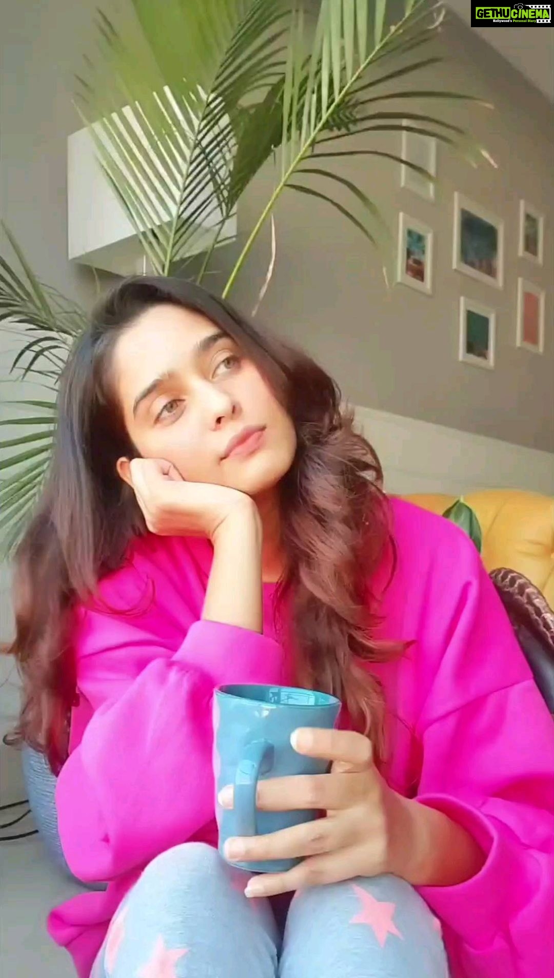 Neha Saxena Instagram - Any chai lover here🧏🏻♀️?? . . . #2022 #firstposts #chailover