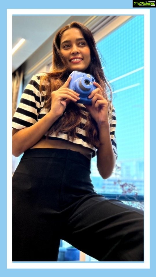Neha Saxena Instagram - Finally tried this amazing trend with my sister and the best part was that I could truly capture the fun moments in an instant with my @instaxindia... Aren't we looking cuteπ What are you waiting for? If you love it just click it ππ . . . . #instax #instaxindia #keepitalive #loveitclickit #myvalentine #love #sisterlove