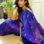 Neha Saxena Instagram – Nothing gets between me and my purple 💜 
@hath.kala
.
#indianwear #festivelook #sareelove #purplelove
