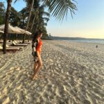 Neha Sharma Instagram - ☀️🌊🐚👙 #goa #incredibleindia The St. Regis Goa Resort