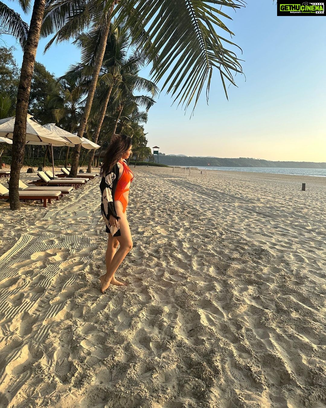 Neha Sharma Instagram - ☀️🌊🐚👙 #goa #incredibleindia The St. Regis Goa Resort