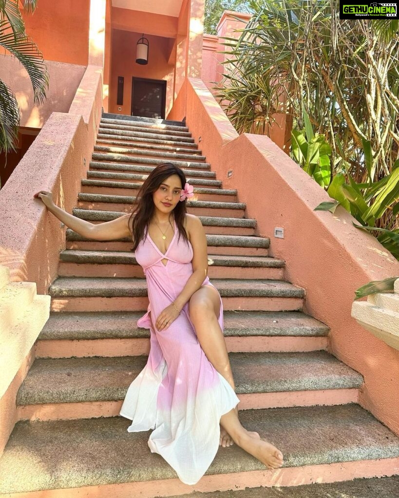 Neha Sharma Instagram - 🌺💫☀️🐚🌊🌸 . #goa #incredibleindia #vaccay The St. Regis Goa Resort