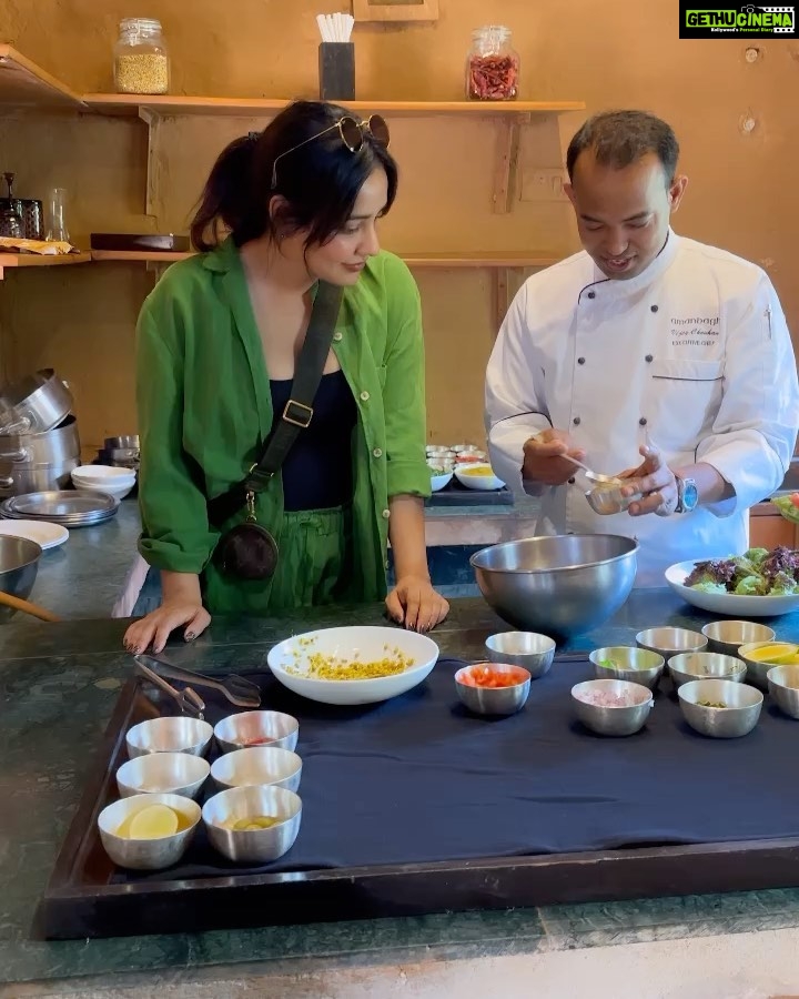 Neha Sharma Instagram - I love cooking and a cooking class is always a good idea 😁💕💫 #incredibleindia Rajasthan