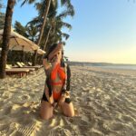 Neha Sharma Instagram - ☀️🌊🐚👙 #goa #incredibleindia The St. Regis Goa Resort