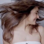 Neha Sharma Instagram - Got a much needed hair color upgrade! 💕 My hairdressers @sonal.9 & @poojadesaikromakay from @kromakaysalon who helped me select classic mocha, which is just the perfect shade for my hair! 💫 I am in love with how subtle & effortless my @lorealpro French Balayage looks! Can’t wait to flaunt my beautiful hair everywhere I go 💕 Visit the nearest L’Oréal Professionnel-partnered salon and get your personalized French Balayage 🤍 #AD #FrenchBalayageIndia #MyFrenchBalayageIndia #kromakay #kromakaysalon @lorealpro @lorealpro_education_india