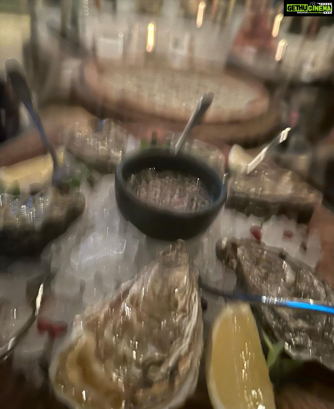 Neha Sharma Instagram - A whole lot of food, moonlight and me 🤍 Dubai