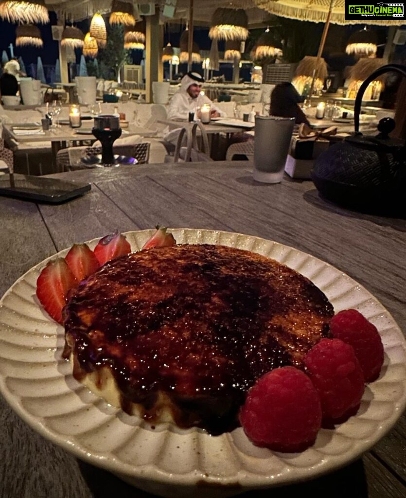 Neha Sharma Instagram - A whole lot of food, moonlight and me 🤍 Dubai