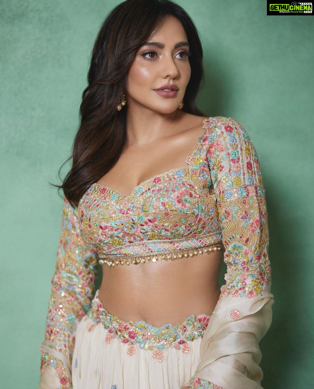 Neha Sharma Instagram - 🤍🤍 Eid Mubarak 🌙 Mubarak… . . . Styled by @jaferalimunshi @sr_styleco Asst by @ankitha_chauhan Outfit - @tamannapunjabikapoor Earrings& ring - @azotiique Makeup @priyankachourasia342 Hair @hairbysanjanag