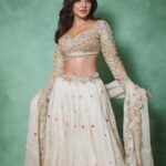 Neha Sharma Instagram - 🤍🤍 Eid Mubarak 🌙 Mubarak… . . . Styled by @jaferalimunshi @sr_styleco Asst by @ankitha_chauhan Outfit - @tamannapunjabikapoor Earrings& ring - @azotiique Makeup @priyankachourasia342 Hair @hairbysanjanag