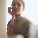 Neha Shetty Instagram - Simply elegant. ✨ #happymahashivratri Saree by @raw_mango Jewellery @anjaneya_jewellery Styling @jukalker Makeup and hair @sadhnasingh1 Photographer @eshaangirri