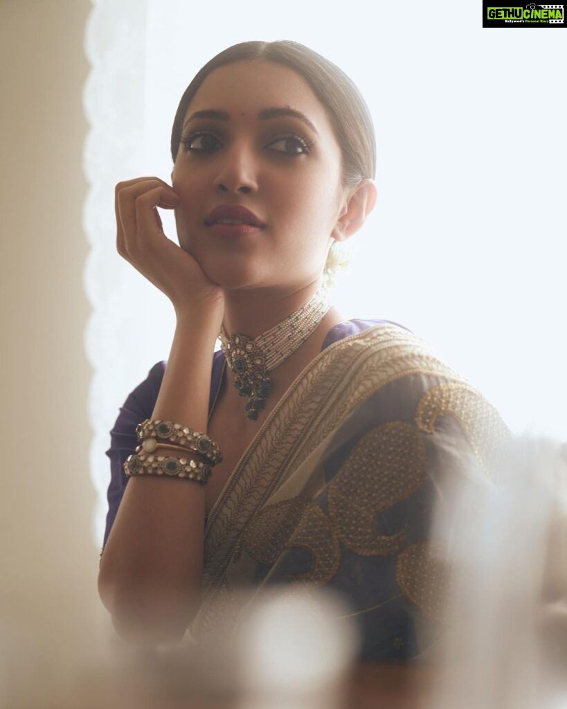Neha Shetty Instagram - Simply elegant. ✨ #happymahashivratri Saree by @raw_mango Jewellery @anjaneya_jewellery Styling @jukalker Makeup and hair @sadhnasingh1 Photographer @eshaangirri