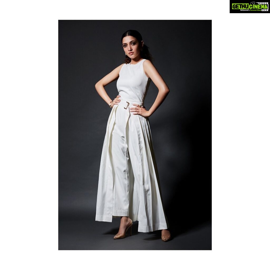 Neha Shetty Instagram - Whites and it’s shadows ! White jumpsuit @notebook.official Accessories @azgaofficial Styled by @jukalker Makeup @sadhnasingh1 Hair @koduruamarnath 📸 @venurasuri