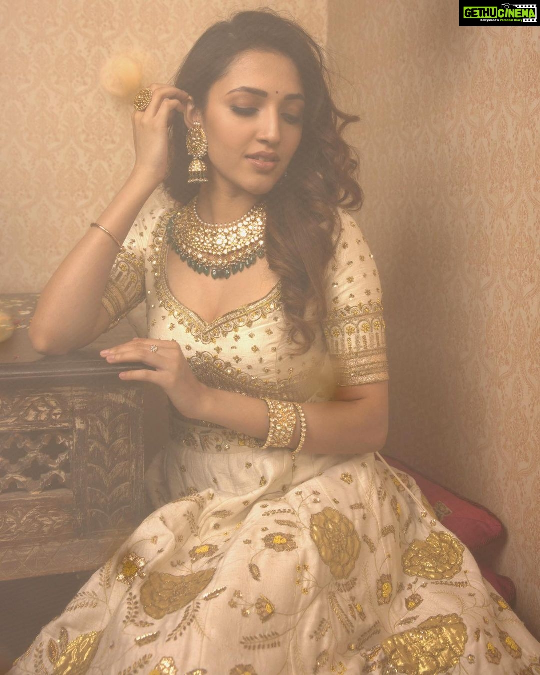 Neha Shetty Instagram - Itβs that time of the year. Letβs light lamps of positivity to drive away darkness and march towards a bright future. Diwali vibes ! πͺ π: @divyareddyofficial πΈ: @pranav.foto π: @kishandasjewellery π: @emraanartistry