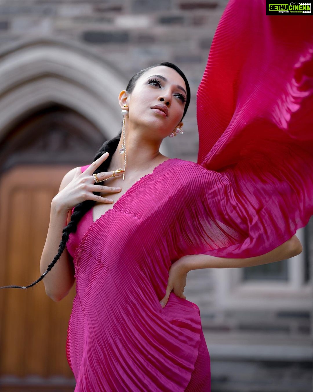 Neha Shetty Instagram - Devil wears pink ! Styled by @jukalker Styling team @pratimajukalker Saree @faabiianaofficial Jewellery @amamajewels by @quirkbrandconsulting Makeup & Hair @iamkanwalbatool Photographer @johnmartinproductions Princeton University, New Jersey
