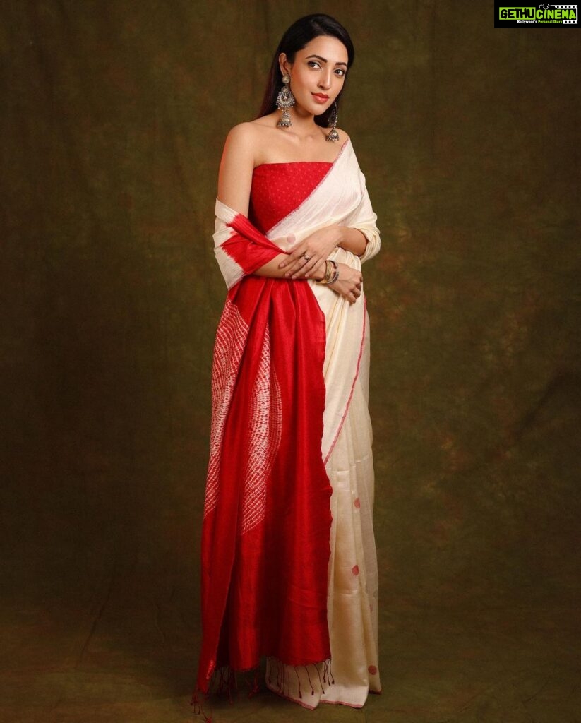 Neha Shetty Instagram - Unapologetically myself. PC - @pranav.foto Styling - @jukalker Outfit - @studio_medium Corset - @kavithaguttaofficial Jewellery - @abhilasha_pret_jewelry
