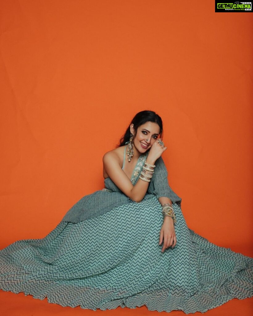 Neha Shetty Instagram - Happy Diwali 🪔✨ Styled by @rashmitathapa Wearing @poojarajgarhiagupta Jewellery @illuminate_shine_everyday MUA @kiranmakeup Fashion PR @fashionbusinessofficials Photographer / Creative Director @bharat_rawail Mumbai, Maharashtra