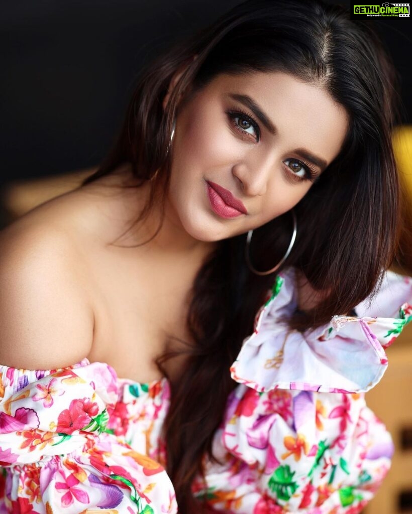Nidhhi Agerwal Instagram - I can love me better than you can 🦋🫶🏼