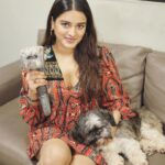 Nidhhi Agerwal Instagram - It’s all fun and games till the time Duster sheds his hair everywhere 😕 All precious things deserve the best- so I used the new Dyson pet grooming kit to control the dander 😇 The brush collects the extra hair, dust and allergens effortlessly in the vacuum. #DysonIndia#DysonHome#PetGroomtool#gifted @dyson_india @dusternaveenbukka