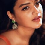 Nidhhi Agerwal Instagram - 👁️🪷🧡 Shot by @prachuprashanth Shot at @studioi.india Styled by @indu_ig Blouse @yaradesigners Saree @ruffle_trends drape @swartistic_makeover Jewellery @fineshinejewels