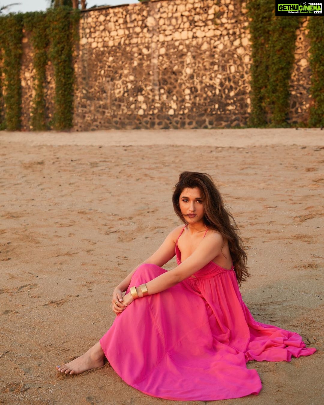 Nidhi Shah Instagram - Always a sunset girl ✨🍁