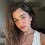 Nidhi Shah Instagram - Let your soul glow ✨ . #nomakeupmakeuplook #selfiee #postnappic #instagood