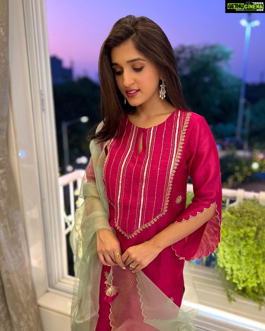 Nidhi Shah Instagram - Happy diwali 🪔✨❤️ . . . . . This diwali wearing - @devnaagri ❤️✨ Mumbai, Maharashtra