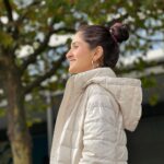 Nidhi Shah Instagram - As a person who loves her comfort zone, I stepped into London, walked into the unknown (even got robbed in broad day light!) 🥹 But you grew on me. I loved walking down your streets, enjoyed your fine food, warm hospitality and of course the History! Stepping out of my comfort zone never felt so good! And I am surely walking out a newer, fresher, brighter and more confident person! Blessed, grateful and all charged to take the year head on! London, United Kingdom