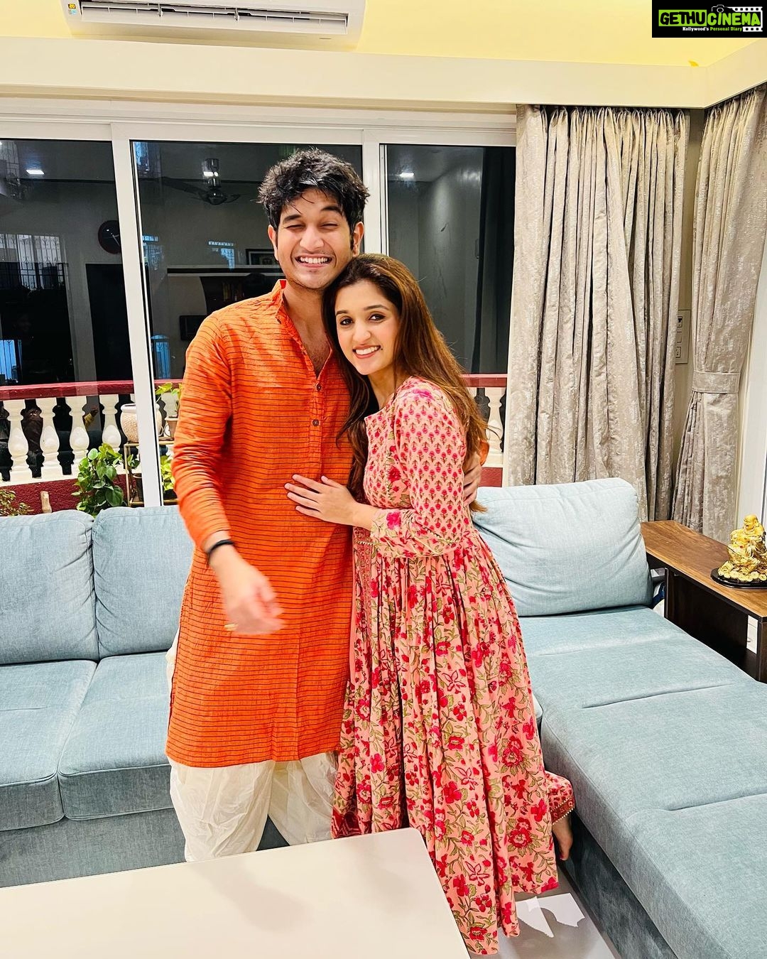 Nidhi Shah Instagram - Happy Rakshabandhan 🤗👫❤️ . . . wearing - @salwat.official Jewerally- @anmoljewellers