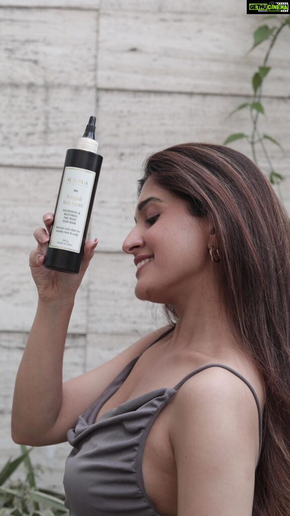 Nidhi Shah Instagram - I love @kamaayurveda products because they are 100% natural. I started using the Bringadi Kesh Lepam pre wash Hair Mask because my hair was getting un manageable With the regular heating styling and chemical product exposure. It has since relieved my hair to a great extent. I apply it to my hair for 15-20minutes and then wash it This has become my routine for the week as I love how my hair feels after. If you are going through the same problem, I would definitely recommend using this @kamaayurveda Bringadi Kesh Lepam Pre Wash Hair Mask. @kamaayurveda #KamaAyurveda #NewLaunch #PromiseofBringadi #Bringadi #ad
