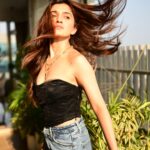 Nidhi Shah Instagram – Gimme a second 🧚🏾‍♂️
.
.
.
.
.
Mua – @nishachandnanii 
📸- @aashkapatelphotographyy 
-#reelsinstagram #reelitfeelit #reels #sunsetphotography #sunset #pose