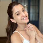 Nidhi Shah Instagram - On days that I need that extra glow- I choose @discover.pilgrim's Glow Crème Serum and Glow Moisturizer! I love the fact that it is made from Squalane that is derived from Olives. What makes it so special? The fact that these Olives come all the way from Spain! Do I even need to talk about the glow? It is quite evident, isn't it? Use code: 𝗡𝗶𝗱𝗵𝗶𝟭𝟱 for 15% off on www.discoverpilgrim.com #holasqualane #secretsofseville #journeywithpilgrim #spain #squalane #pilgrim #skinbarrier #glowyskin #ad