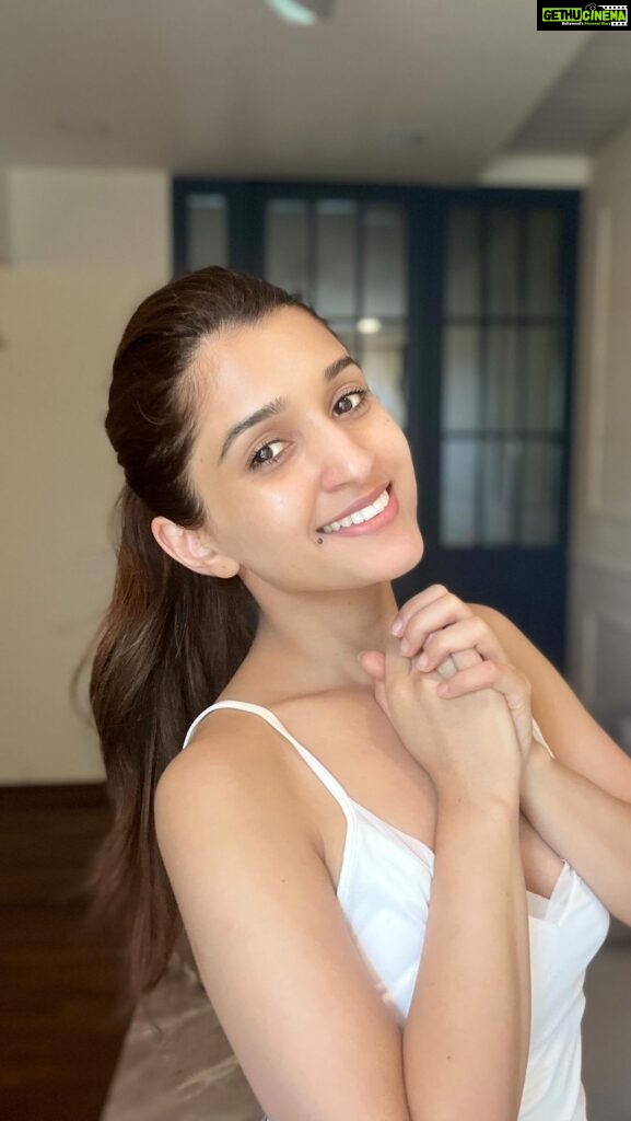 Nidhi Shah Instagram - On days that I need that extra glow- I choose @discover.pilgrim's Glow Crème Serum and Glow Moisturizer! I love the fact that it is made from Squalane that is derived from Olives. What makes it so special? The fact that these Olives come all the way from Spain! Do I even need to talk about the glow? It is quite evident, isn't it? Use code: 𝗡𝗶𝗱𝗵𝗶𝟭𝟱 for 15% off on www.discoverpilgrim.com #holasqualane #secretsofseville #journeywithpilgrim #spain #squalane #pilgrim #skinbarrier #glowyskin #ad