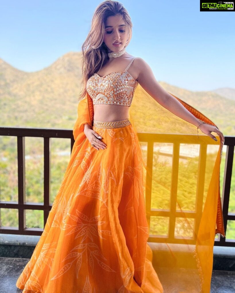 Nidhi Shah Instagram - This colour is everything 🧡 . . Wearing- @arpitamehtaofficial Udaipur - The City of Lakes